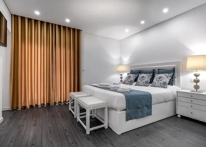 Ilheu 25 Peniche House